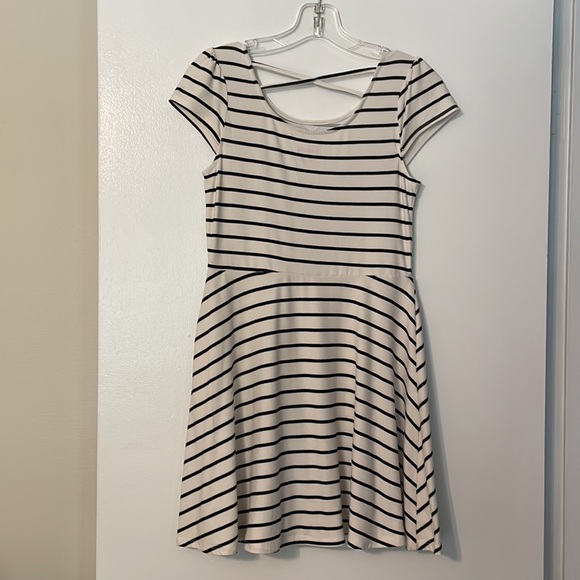 EPIC THREADS GIRLS DRESS. - Picture 2 of 9